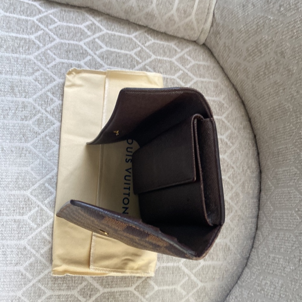 Louis Vuitton ladies wallet - Picture 5 of 6